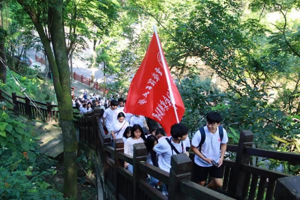 甜美奥莉暑假逛街